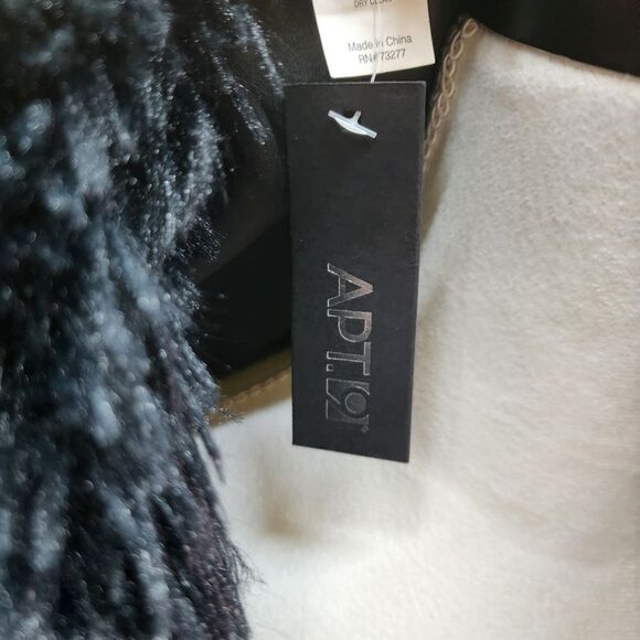 Apt. 9 Black Faux Feather Fur Clasp Front Vest Jacket Fits Small and Medium - Picture 7 of 8